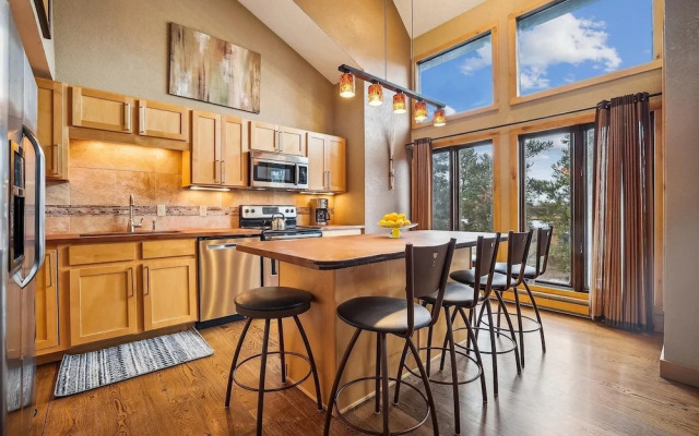 4 O'clock Lodge A16 1 Bedroom Condo by RedAwning