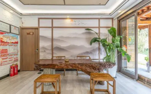 Shiguang Courtyard Waterscape Inn