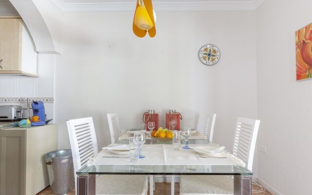 Attractive Villa in Caleta de Vélez with Private Pool