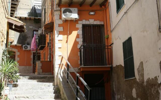 Romantic holiday home in Agrigento with balcony