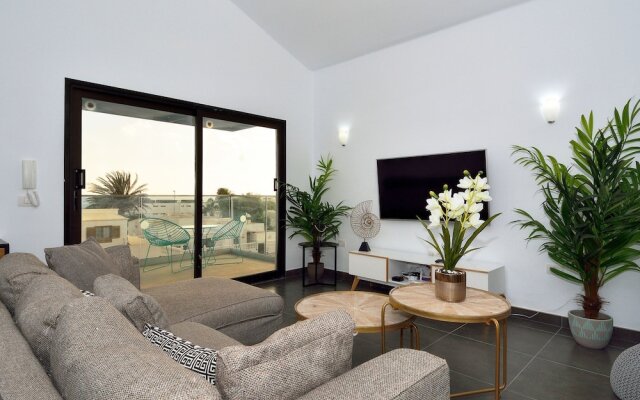 Luxury, Attached Villa With Heatable Pool Near Puerto del Carmen