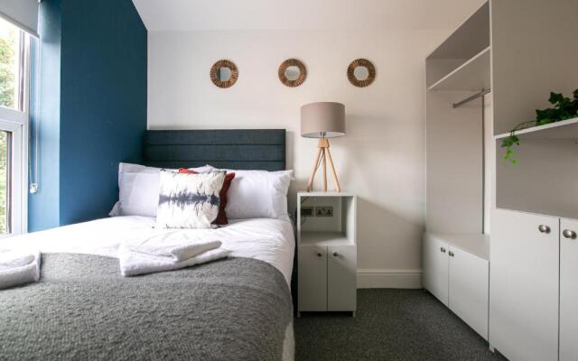 Contractor & Leisure & En-Suite Bathrooms & Free Parking