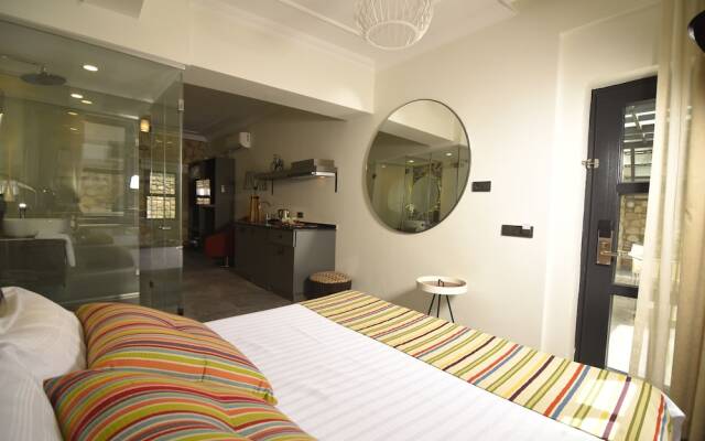 Warm Studio Flat with Patio LOTUS