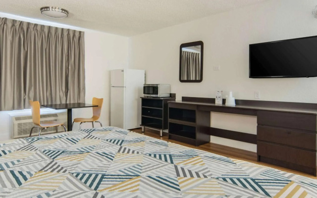 Motel 6 Addison, TX - Dallas