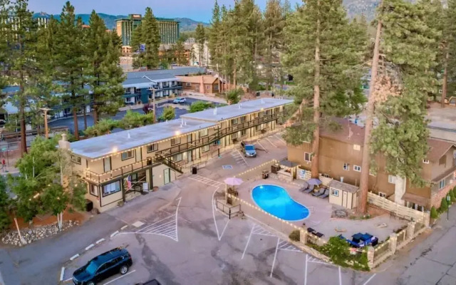 The Moose and Maple Lodge