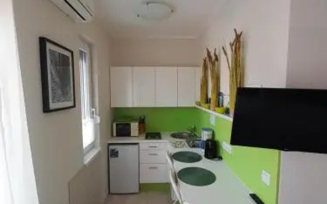 Dinda Apartman