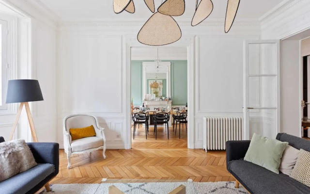 Luxury and Spacious Apartment in the Heart of Paris