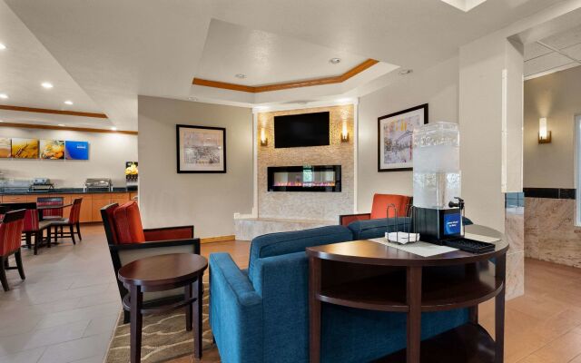 Comfort Inn & Suites