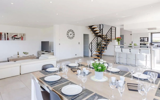 Pirou Beach (PIP402)