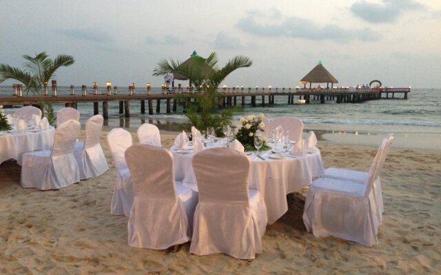 Independence Hotel by Dara