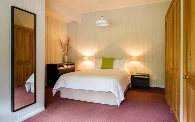 Braeside Mt Macedon Country Retreat & Bed & Breakfast