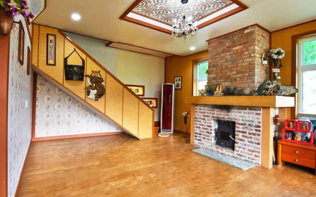 Buk-myeon Hill House