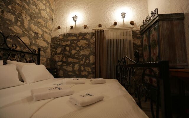Mahzen Alacati Butik Otel