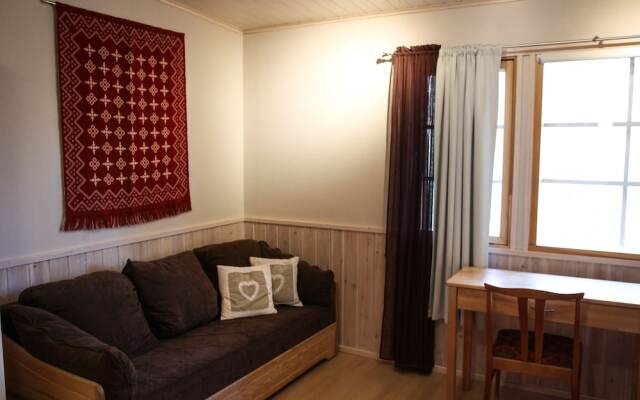 Isokenkäisten Klubi, Wilderness lodge