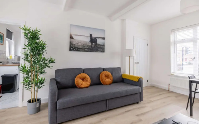 Free Parking - 4 Bedroom House