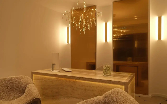 Golden Luxury Suites