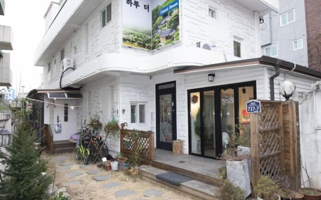 Haru The Guesthouse Hostel