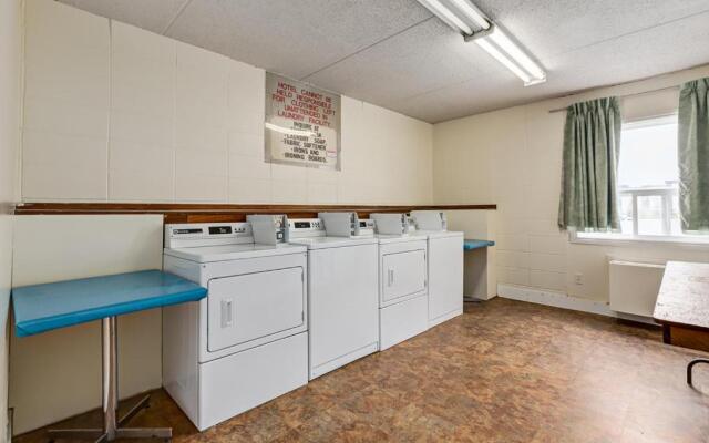 Airport Travellers Inn