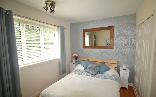2 Bedrooms - Large Balcony Apartment & Parking