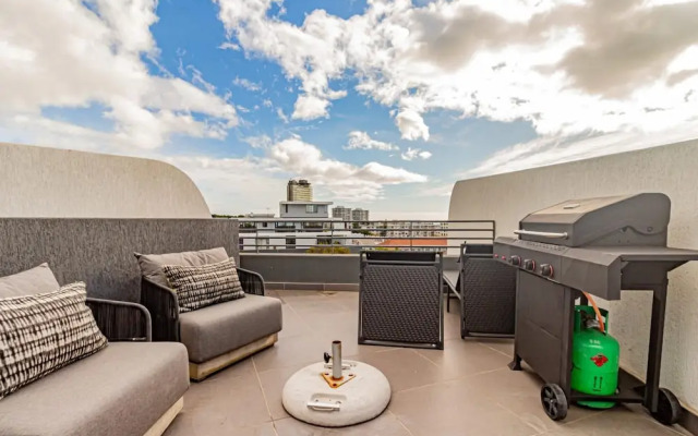 Modern Apartment w Rooftop Deck Scholtz Penthouse