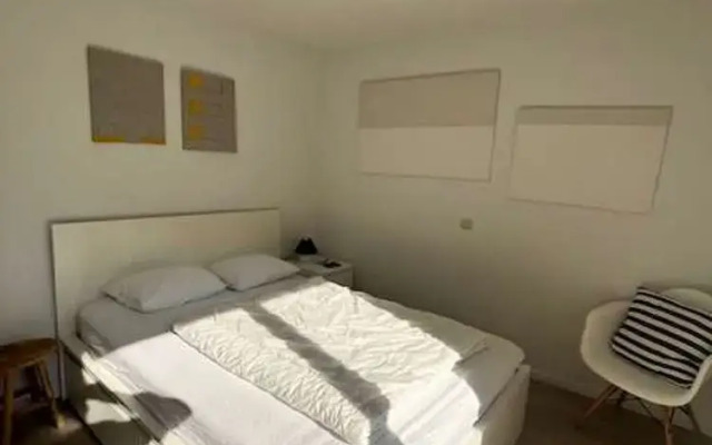 Huswell - Beachfront Apartment With Bike Storage