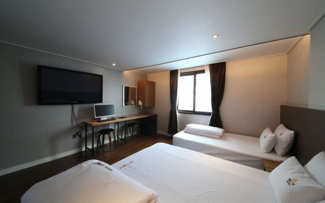 The Stone Bridge Hotel