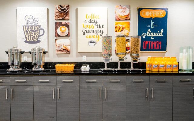 LeTap Hotel near AirTrain JFK Airport