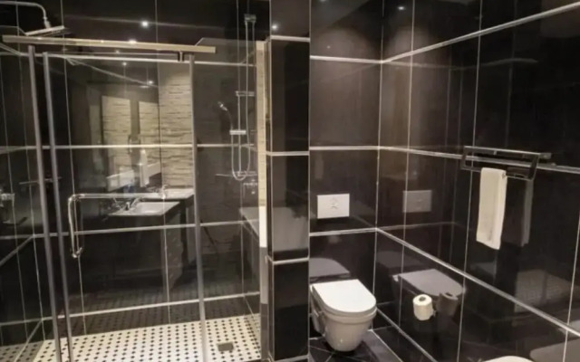 Lilly Grand Luxury Hotel and Apartment