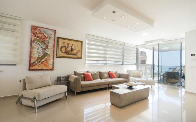 Luxury Beach View by Airsuite