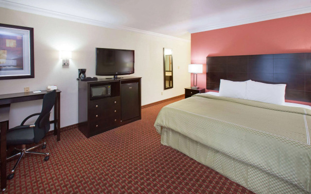 AmericInn by Wyndham Johnston Des Moines