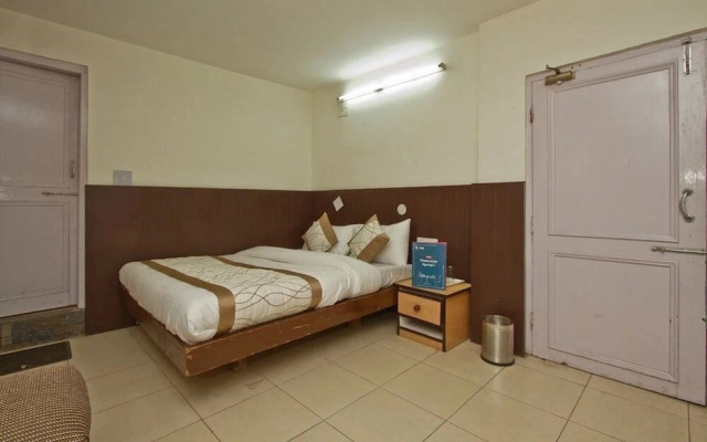 Goroomgo Elena Aastha Regency Manali