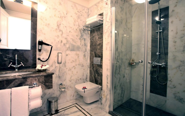 Corinne Art & Boutique Hotel