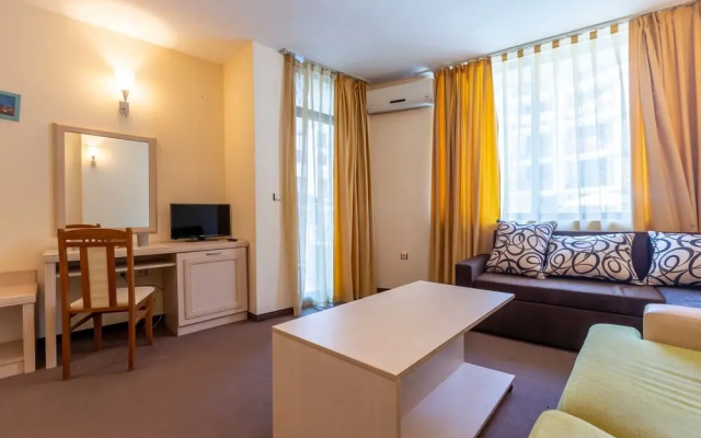 Quiet One Bedroom Apartment with Kitchenette in Avalon Complex