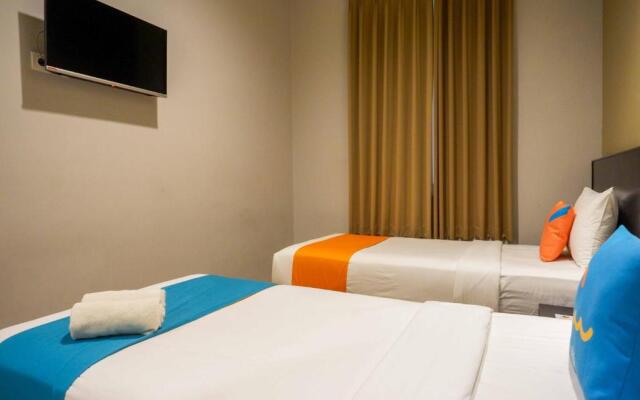 SANS Hotel Empress Simpang Lima