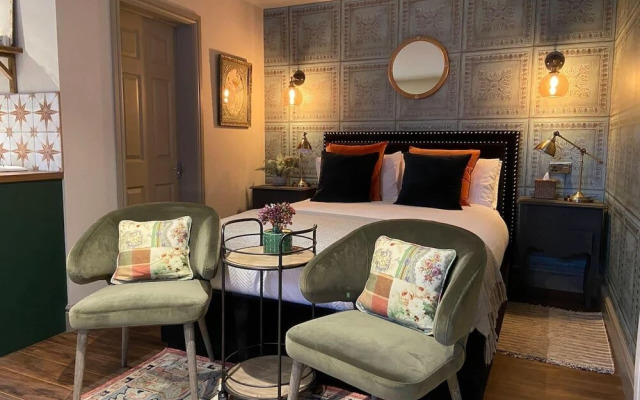Stunning Private En-suite Studio in Cobham