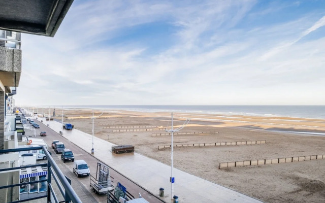 Les Petrels 302 on the Beach in Koksijde