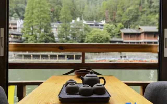 Sheyu Linjiang Homestay (Fenghuang Ancient Town Scenic Area Tuojiang)