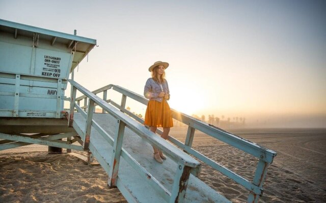 Walk to Venice Beach From a Sleek Apartment