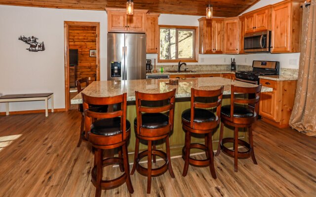 Snow Crest Cabin - 1909 by Big Bear Vacations