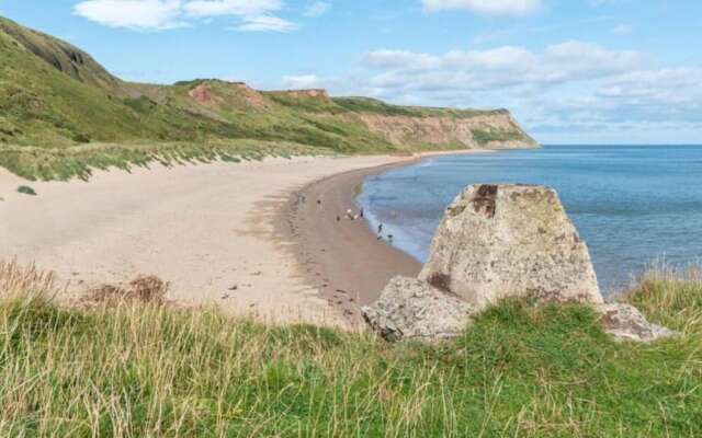 Beach Retreat 1bhk Apt in Skinnigrove