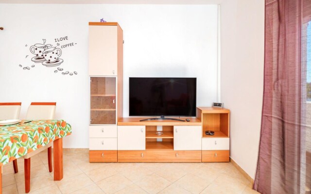 Beautiful Apartment in Supetarska Draga With Wifi and 1 Bedrooms