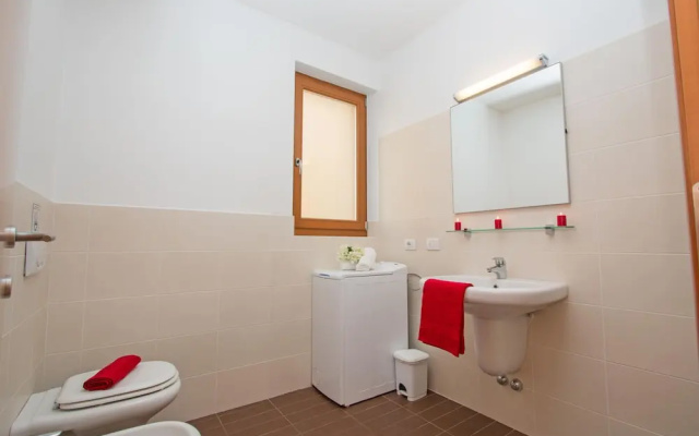 Benacus E4 Apartment by Wonderful Italy