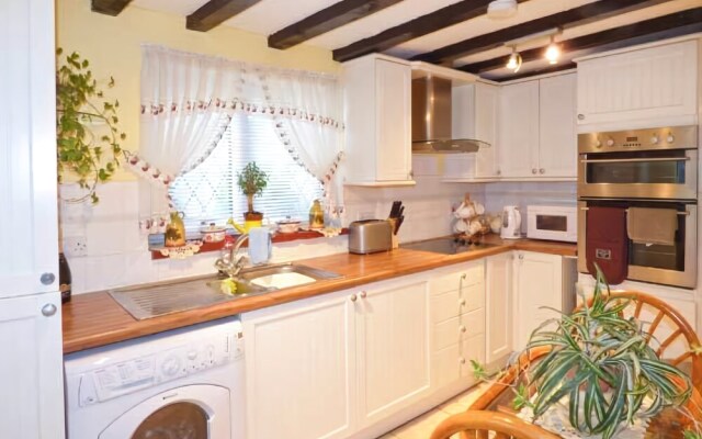 1 Fakenham Road