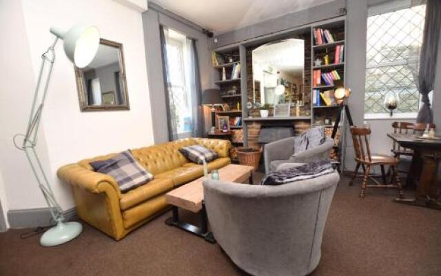 Tintagel Arms Hotel