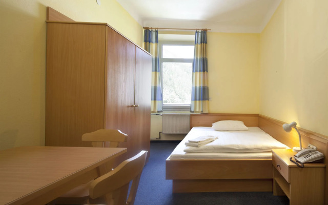 Euro Youth Hotel & Krone