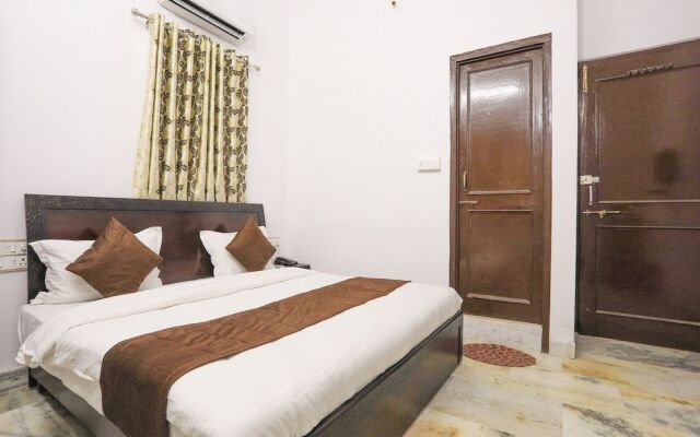 OYO 9971 Hotel Royal T
