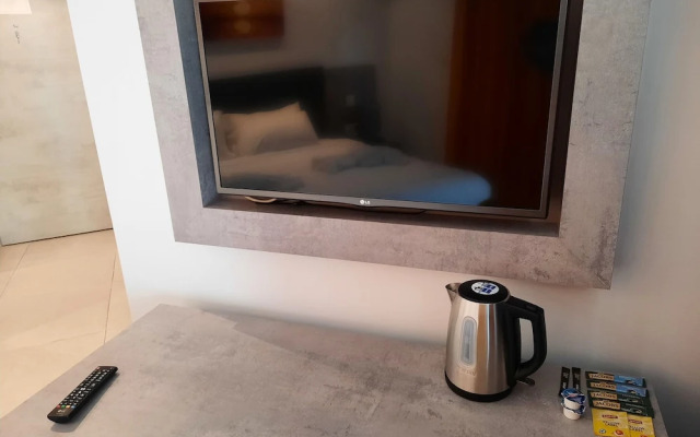 Shoreline Hotel