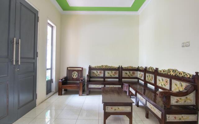 OYO 3210 Villa Aisya