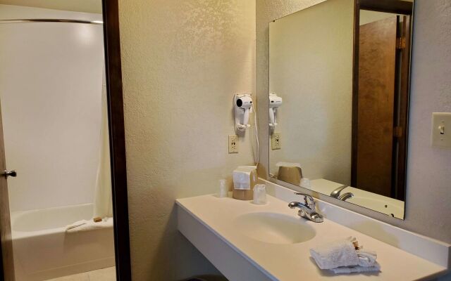 Days Inn and Suites by Wyndham Downtown Missoula-University