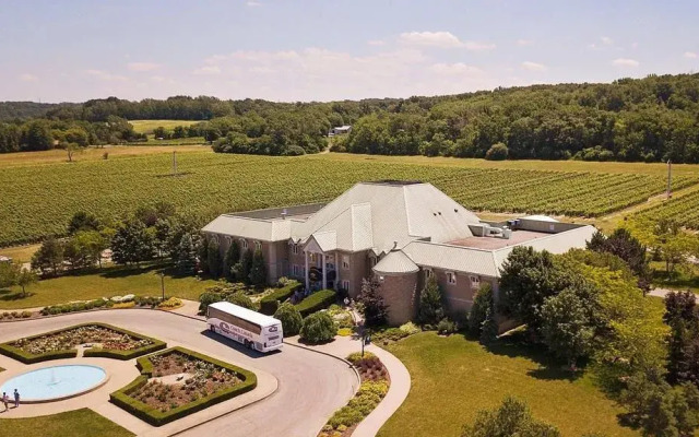 Holiday Inn Express & Suites Niagara On The Lake